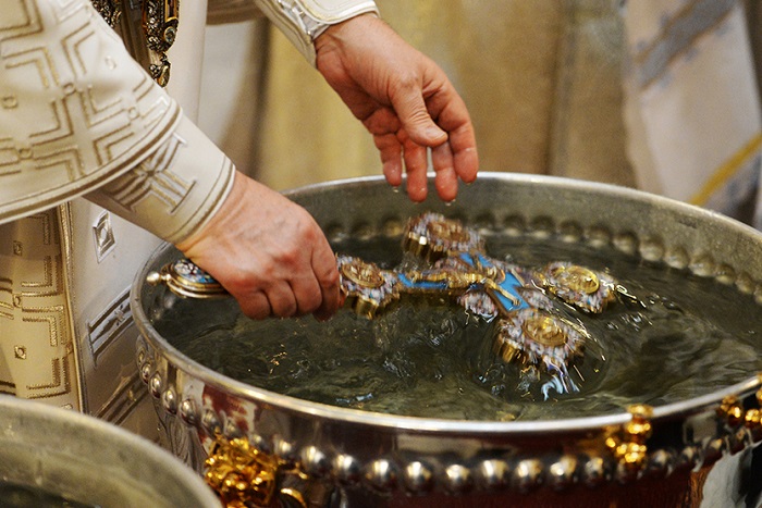 Święcenie wody na okres postu bożonarodzeniowego.